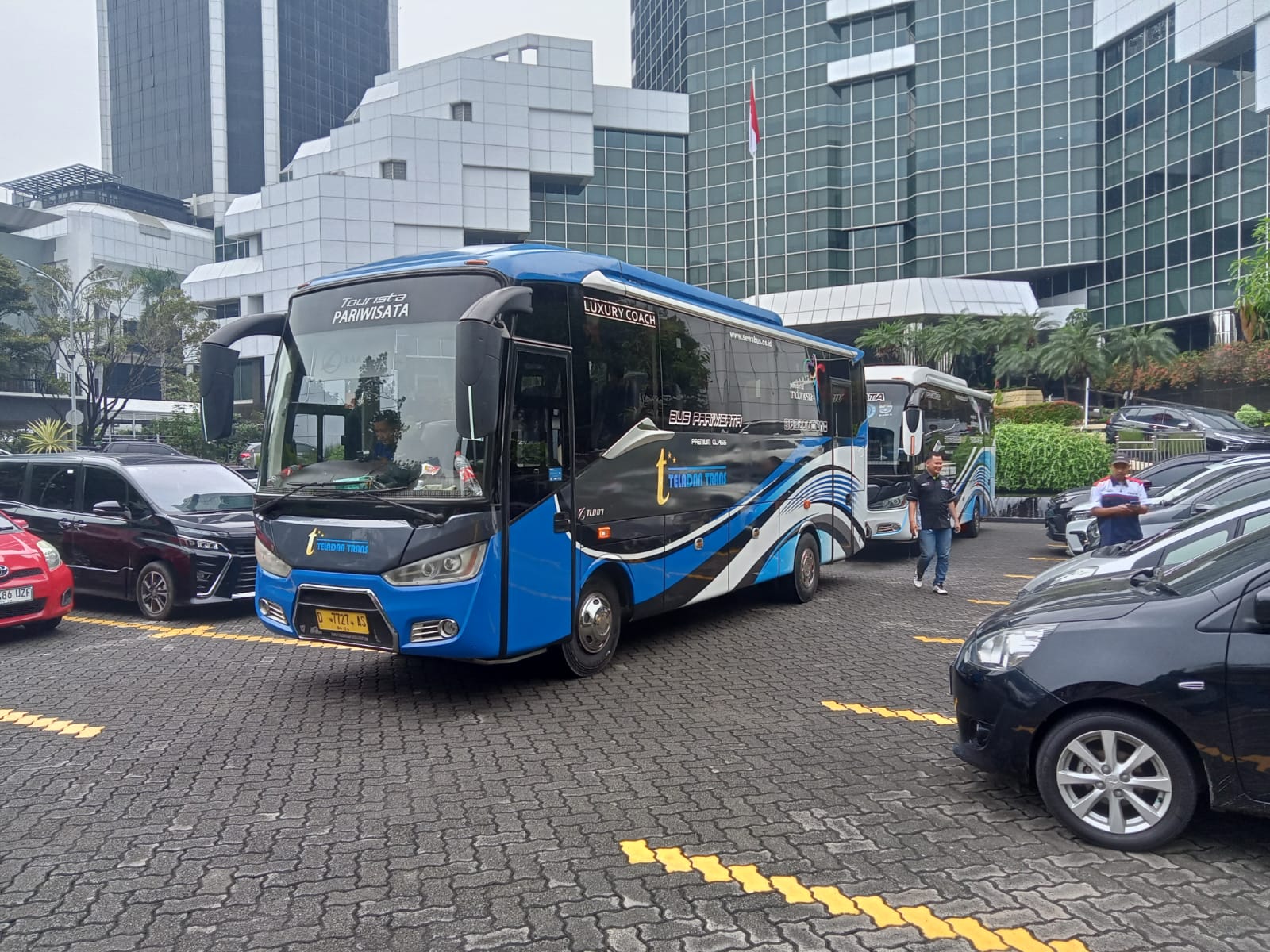 Happy Tour: Berkuliner Bersama Bus Pariwisata Surabaya